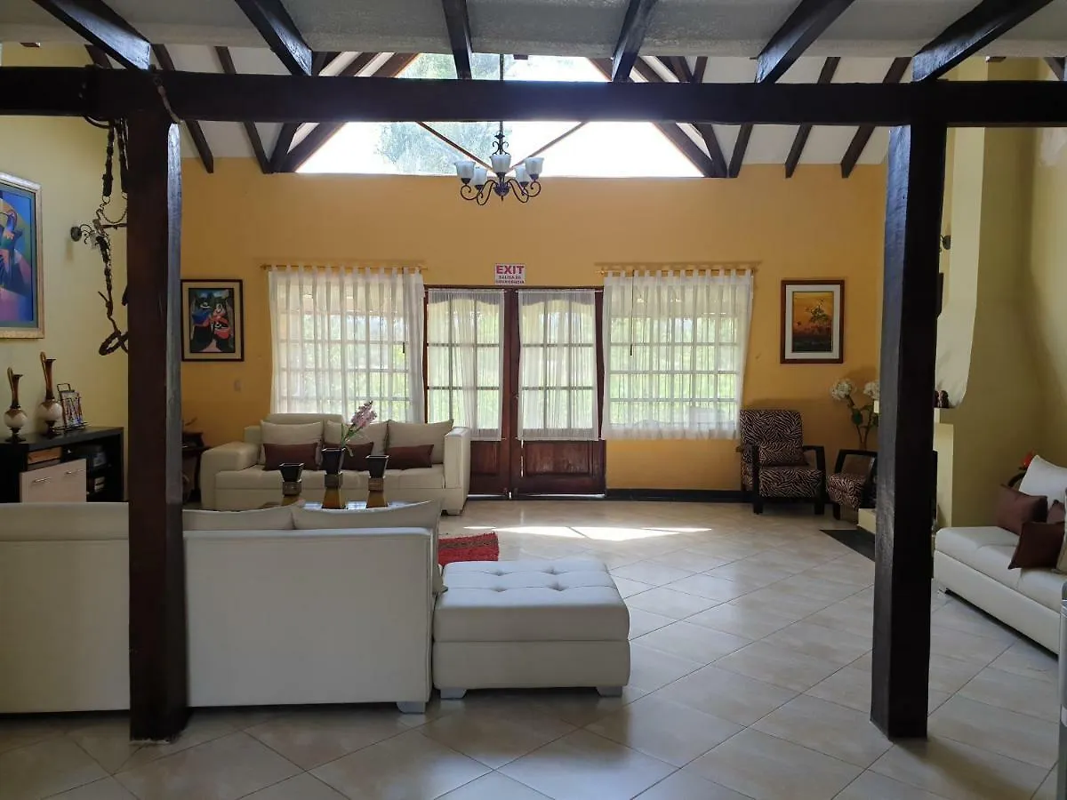 Hosteria Country House Quinta Carlota Quito Ecuador